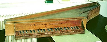 The 1637 Zenti bentside spinet